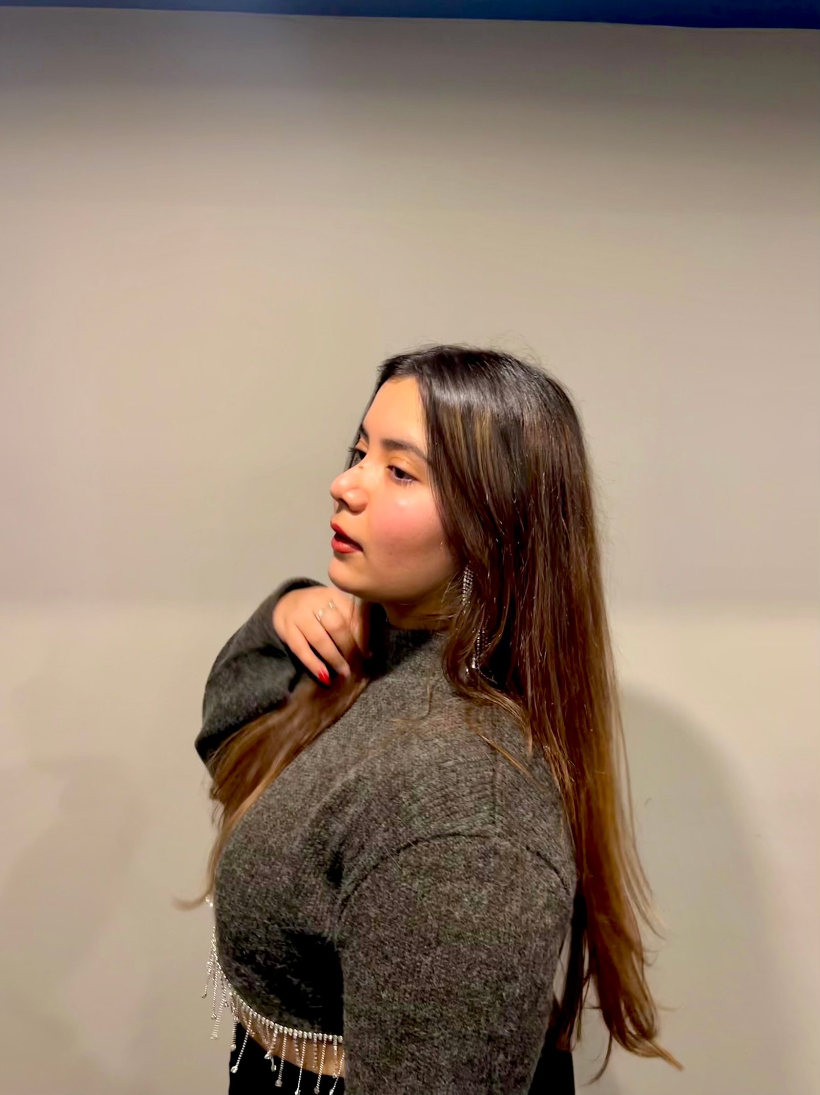 Grey sweater profile look