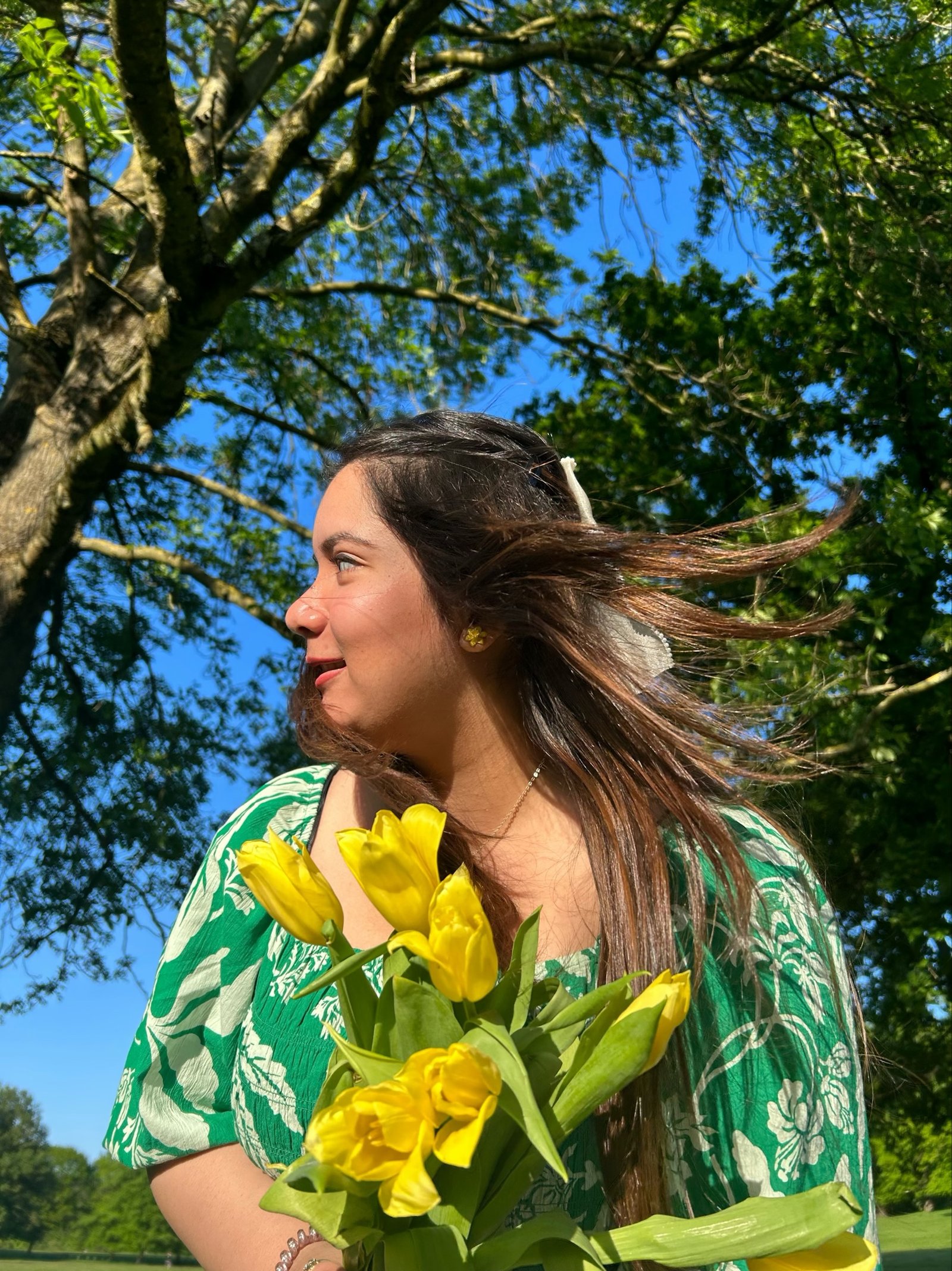 Green floral travel look